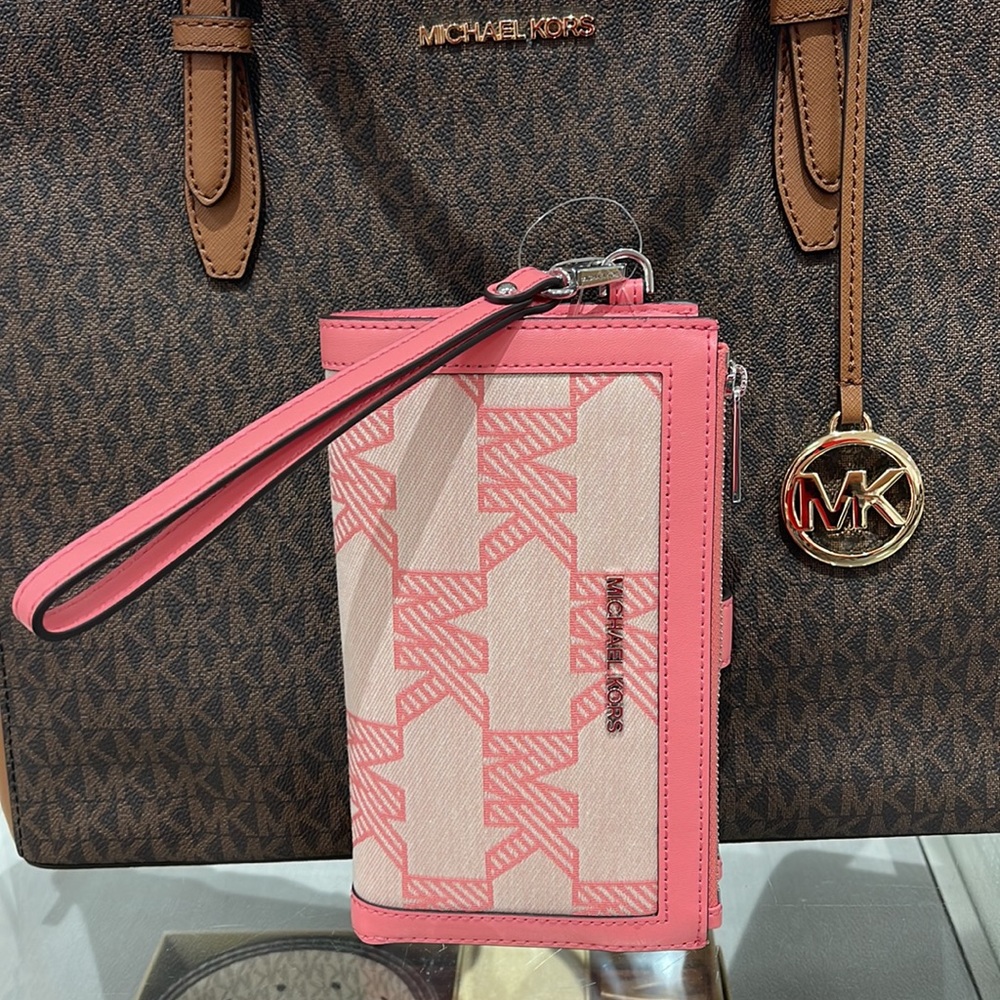 MICHAEL KORS JET SET TRAVEL 35S3GTVW7J LIGHT SAGE LG DOUBLE ZIP WRISTLET-WALLET - Picture 2 of 16